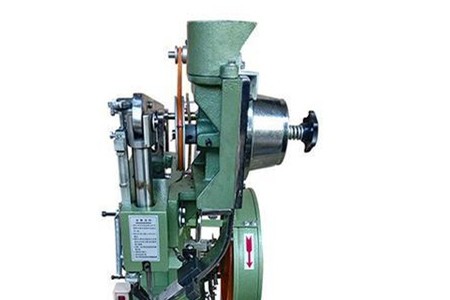 厂家应该如何做好双头铆钉机零件防潮工作?