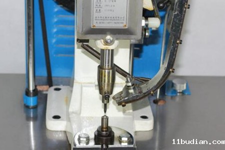 数控铆钉机的安全检查和维护工作不可少