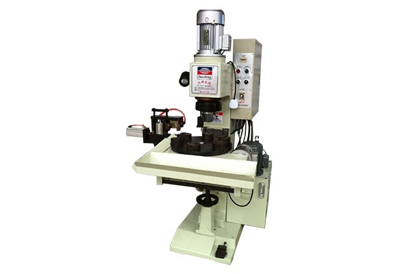 汽车配件自动铆钉机