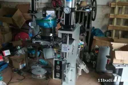 哪些因素会影响实心铆钉机的价格?