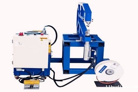 数控铆钉机,一次可完成多个工位的铆接任务!